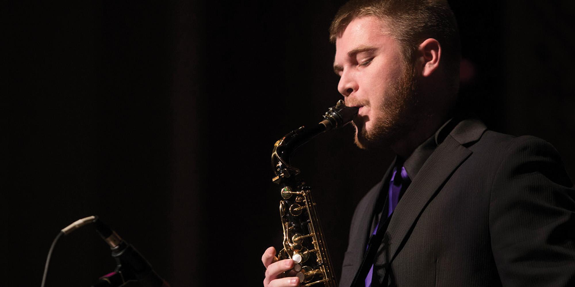 Saxophone Student In 爵士乐的研究